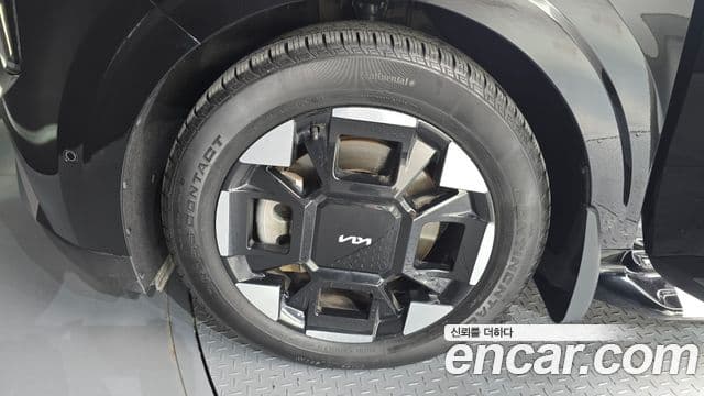 Kia Carnival 2023 — ფოტო 5/20