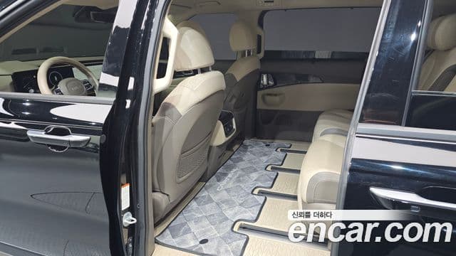 Kia Carnival 2023 — ფოტო 11/20