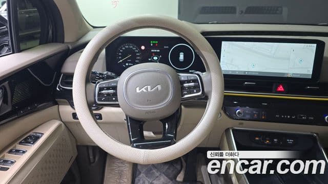 Kia Carnival 2023 — ფოტო 13/20