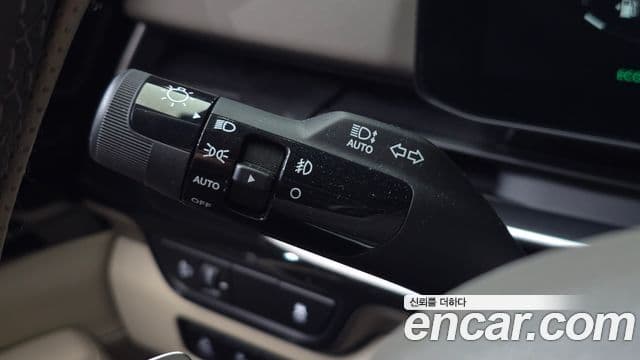 Kia Carnival 2023 — ფოტო 15/20