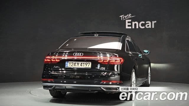 Audi A8 2021 — ფოტო 4/20
