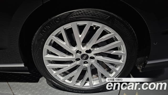 Audi A8 2021 — ფოტო 5/20