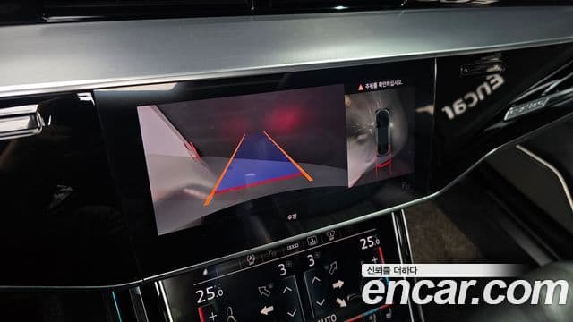 Audi A8 2021 — ფოტო 14/20