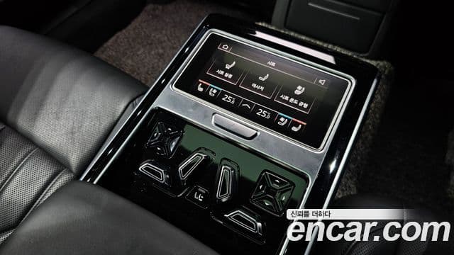 Audi A8 2021 — ფოტო 16/20