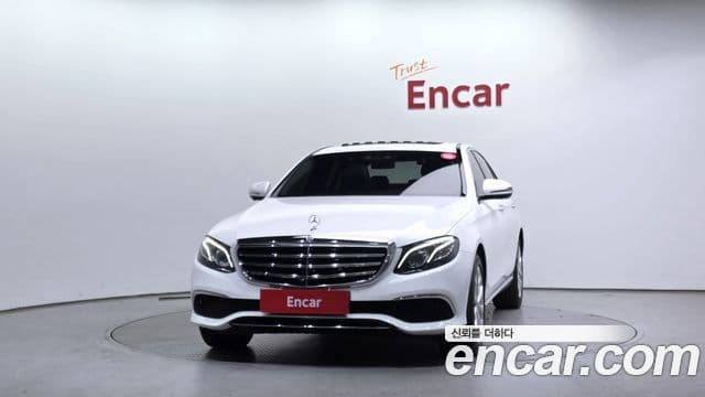 Mercedes-Benz E-Class 2018 — Фото 2/20