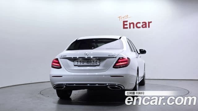 Mercedes-Benz E-Class 2018 — Фото 3/20