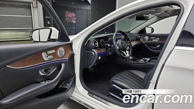 Mercedes-Benz E-Class 2018 — Фото 11/20