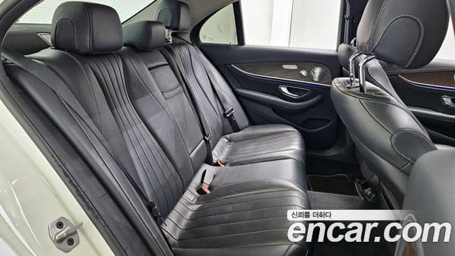 Mercedes-Benz E-Class 2018 — Фото 12/20