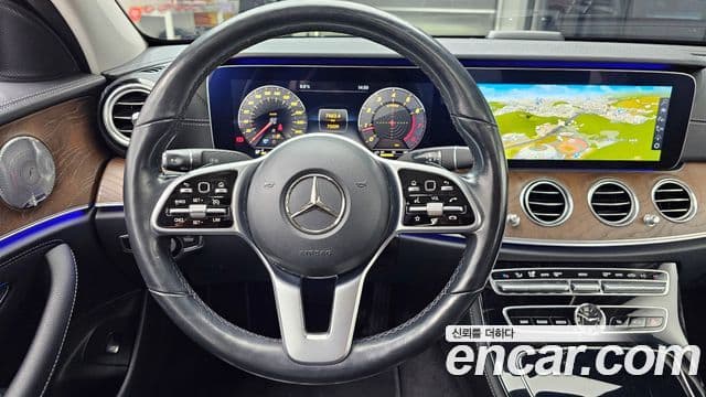 Mercedes-Benz E-Class 2018 — Фото 13/20