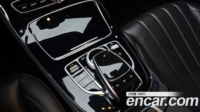 Mercedes-Benz E-Class 2018 — Фото 16/20