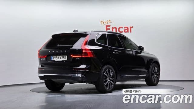 Volvo XC60 2021 — Фото 1/20