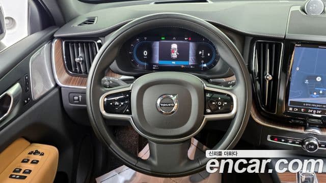 Volvo XC60 2021 — Фото 12/20