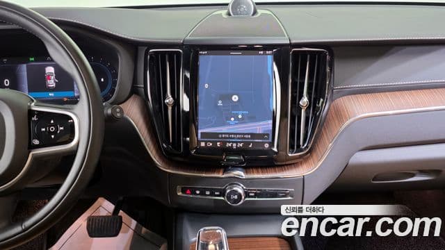 Volvo XC60 2021 — Фото 13/20