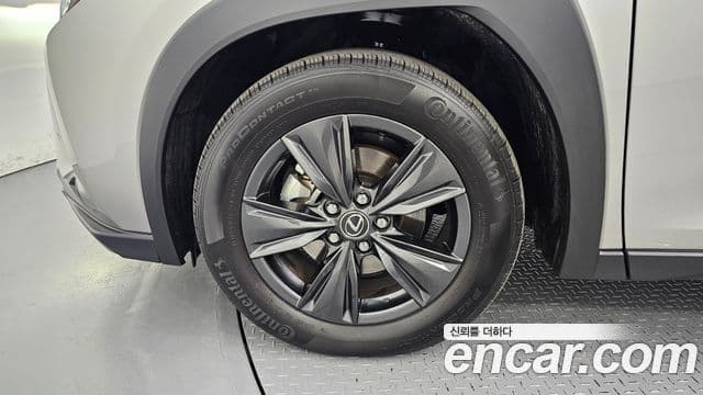 Lexus UX300h 2025 — Şəkil 17/20