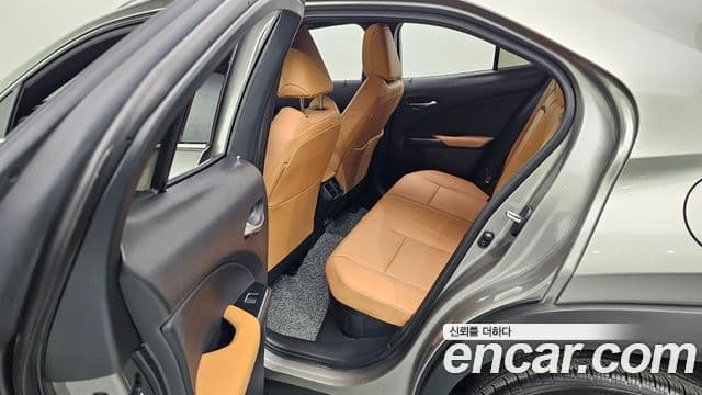 Lexus UX300h 2025 — Şəkil 20/20