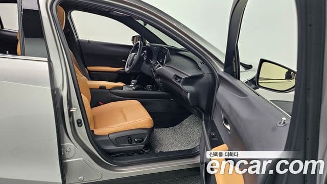 Lexus UX300h 2025 — Şəkil 18/20