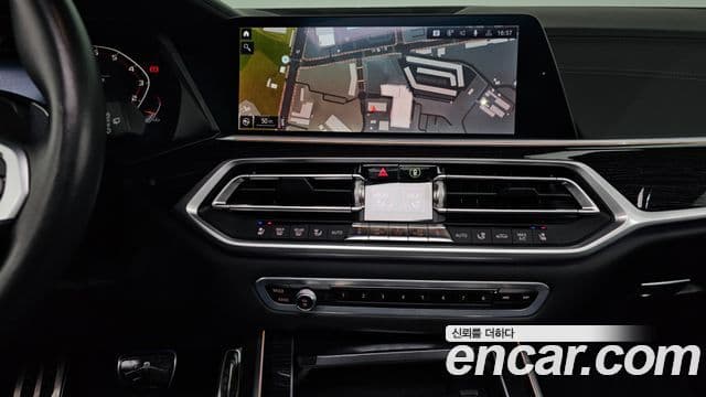 BMW X7 2020 — ფოტო 15/20