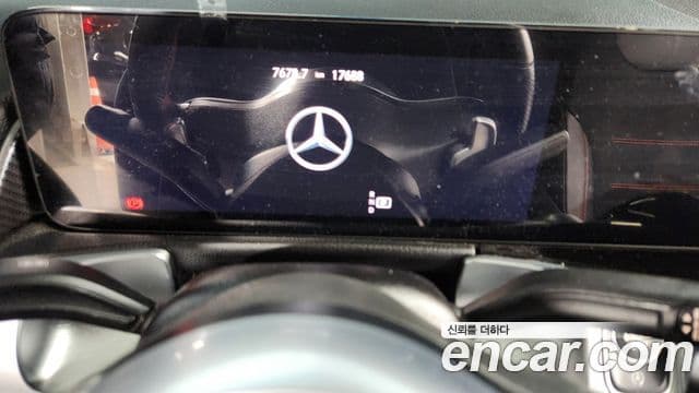 Mercedes-Benz GLB-Class 2022 — Photo 19/20