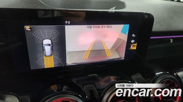 Mercedes-Benz GLB-Class 2022 — Photo 13/20