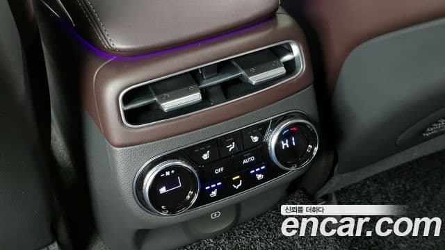 Genesis GV70 2021 — Şəkil 18/20