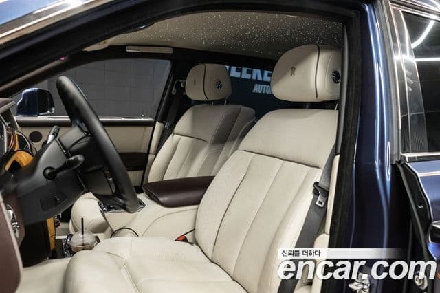 Rolls-Royce Phantom 2018 — фото 5 из 12