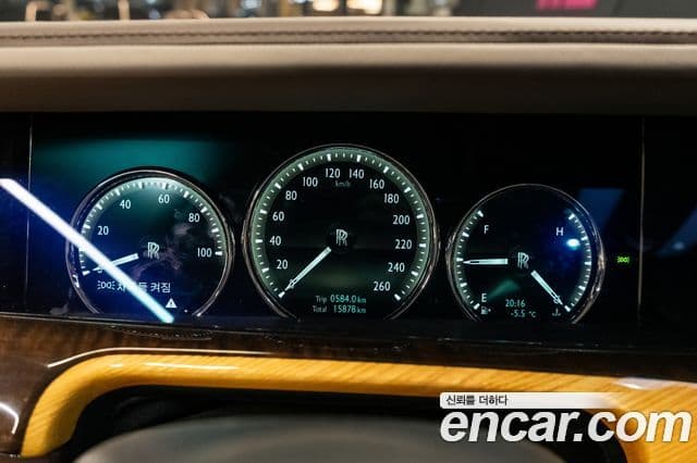 Rolls-Royce Phantom 2018 — Şəkil 7/12
