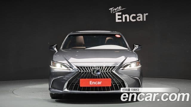 Lexus ES300h 2023 — Фото 3/20
