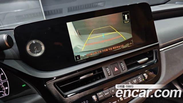Lexus ES300h 2023 — Фото 15/20