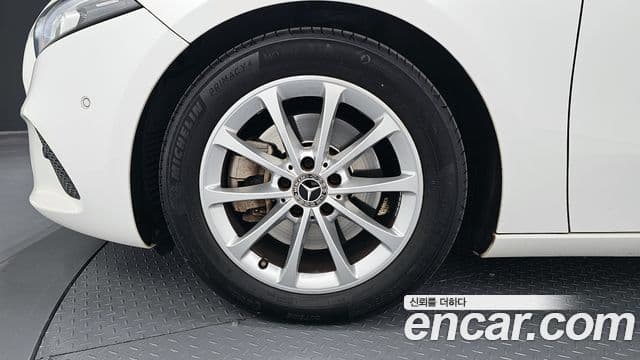 Mercedes-Benz A-Class 2020 — Şəkil 5/20