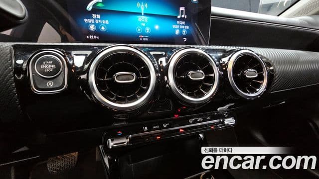 Mercedes-Benz A-Class 2020 — Photo 2/20