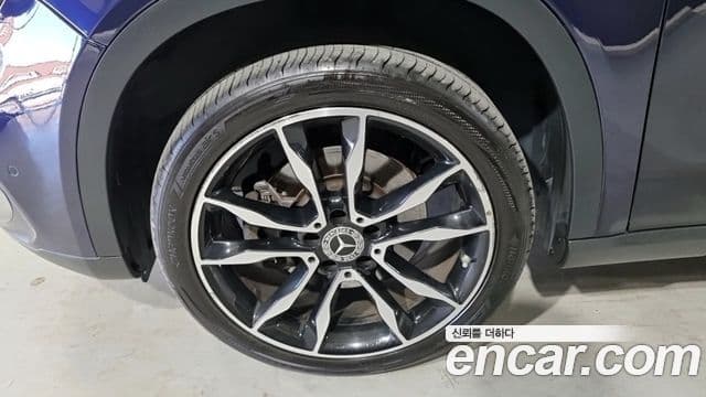 Mercedes-Benz GLA-Class 2018 — Şəkil 18/20