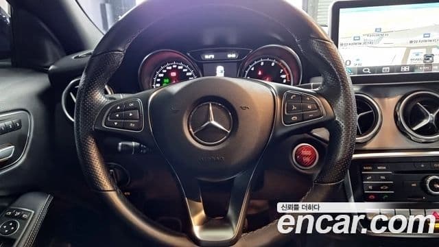 Mercedes-Benz GLA-Class 2018 — Şəkil 20/20