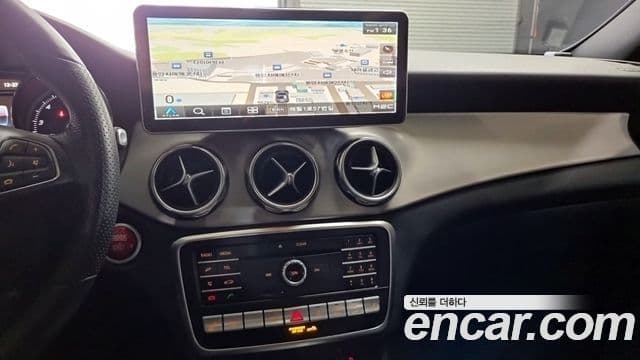 Mercedes-Benz GLA-Class 2018 — Şəkil 5/20