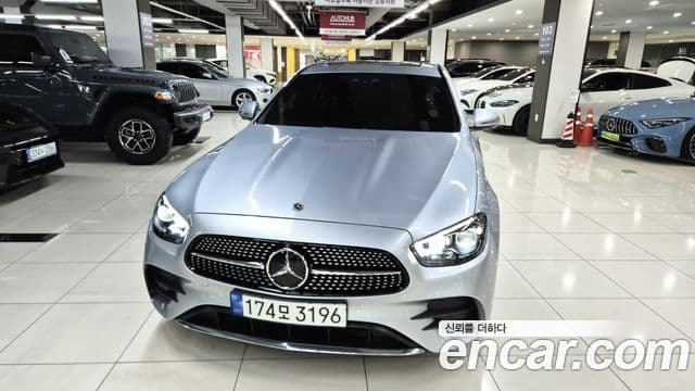 Mercedes-Benz E-Class 2022 — Photo 1/20