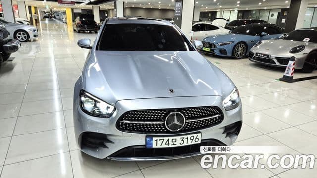 Mercedes-Benz E-Class 2022 — Photo 11/20