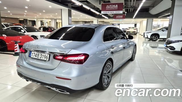 Mercedes-Benz E-Class 2022 — Photo 3/20