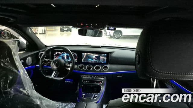 Mercedes-Benz E-Class 2022 — Photo 7/20