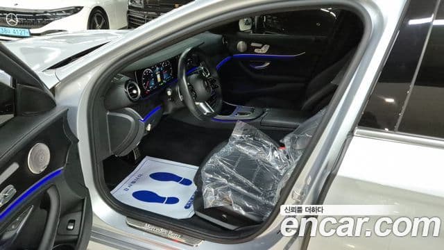 Mercedes-Benz E-Class 2022 — Photo 5/20
