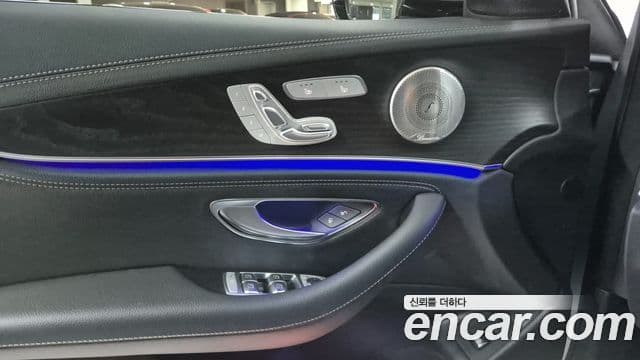 Mercedes-Benz E-Class 2022 — Photo 4/20