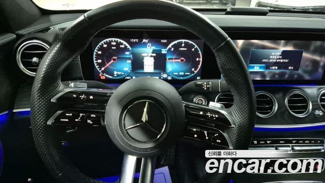Mercedes-Benz E-Class 2022 — Photo 15/20