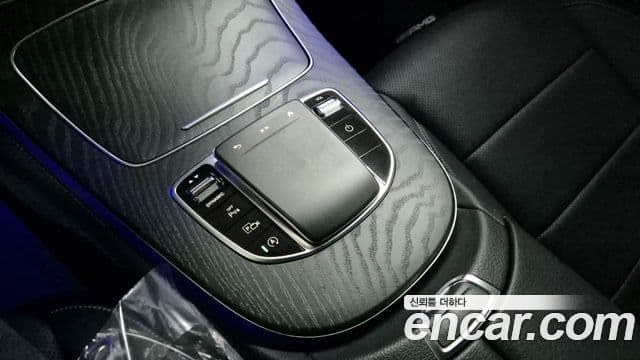 Mercedes-Benz E-Class 2022 — Photo 6/20