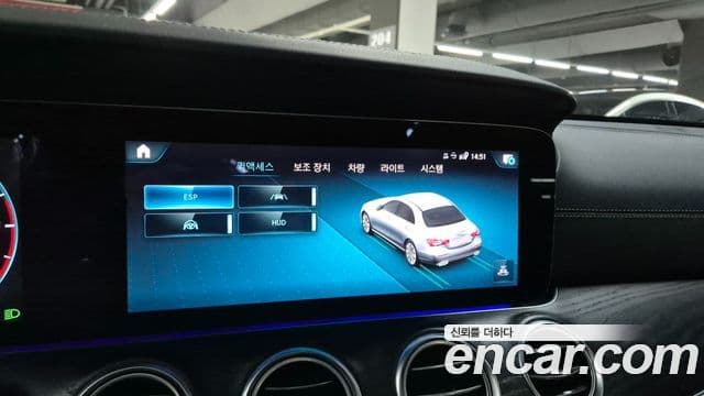 Mercedes-Benz E-Class 2022 — Photo 13/20