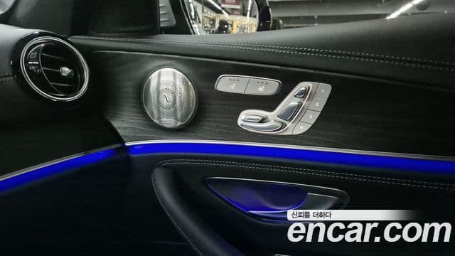 Mercedes-Benz E-Class 2022 — Photo 14/20