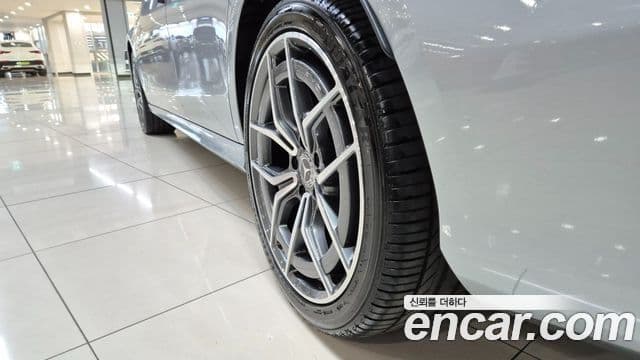 Mercedes-Benz E-Class 2022 — Photo 19/20