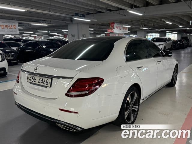Mercedes-Benz E-Class 2019 — Photo 17/20
