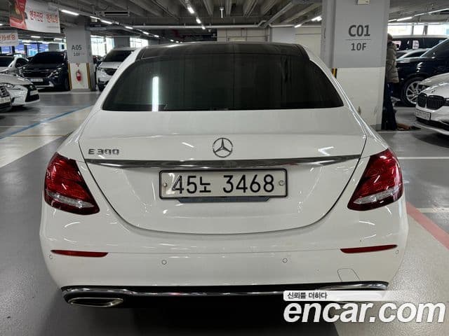 Mercedes-Benz E-Class 2019 — Photo 3/20