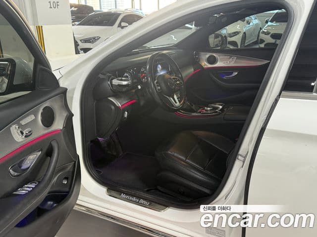 Mercedes-Benz E-Class 2019 — Photo 12/20