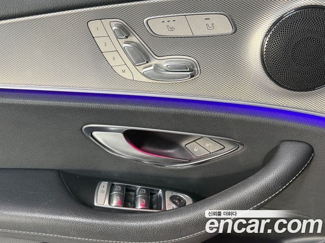 Mercedes-Benz E-Class 2019 — Photo 5/20