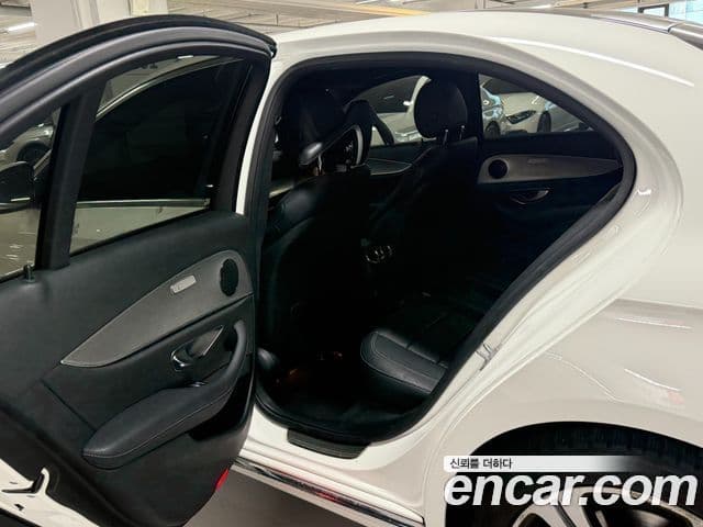 Mercedes-Benz E-Class 2019 — Photo 15/20