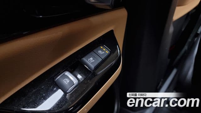Kia Carnival 2021 — Фото 18/20